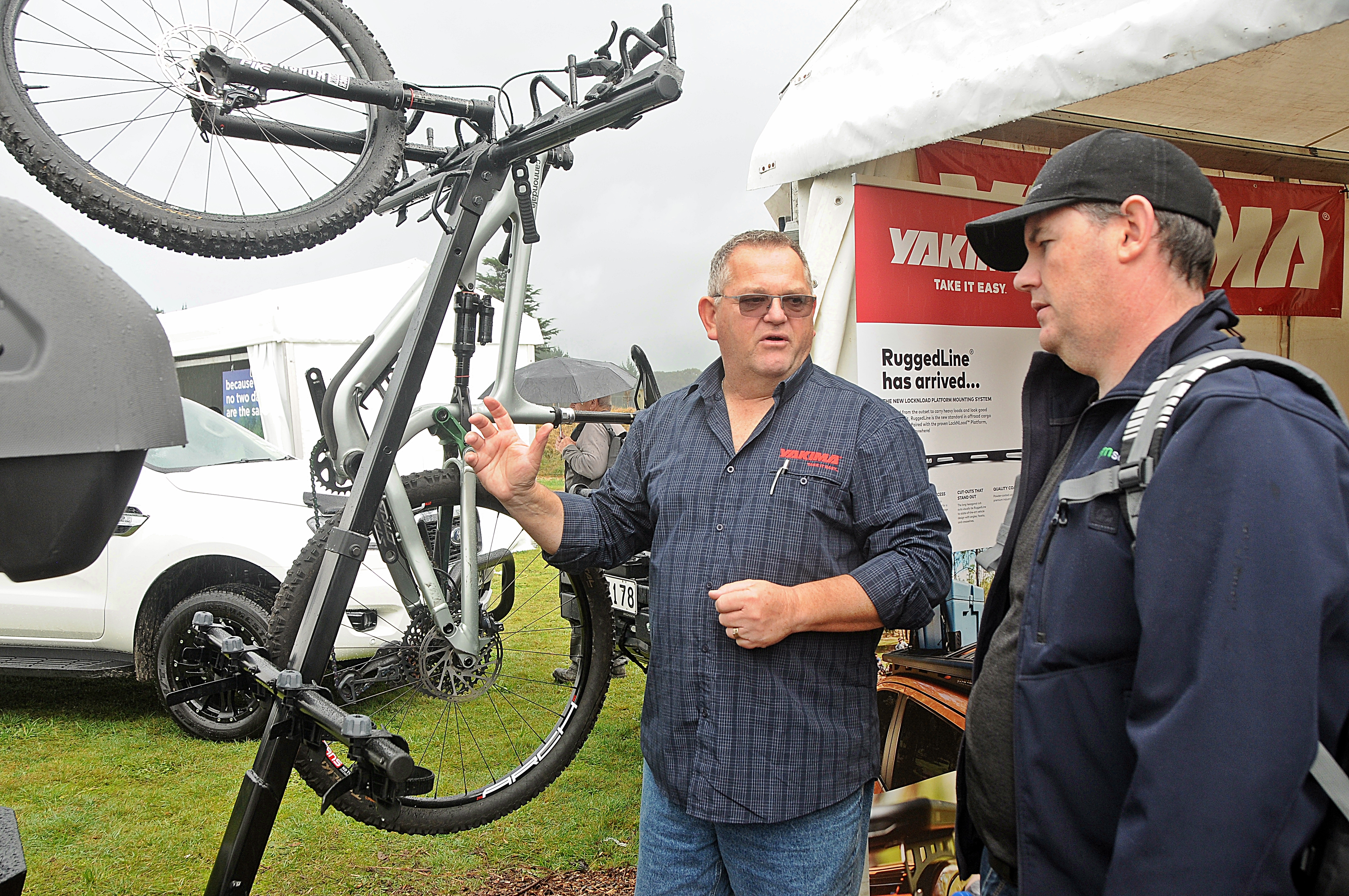 Yakima HangOver Bike Carrier Demonstration